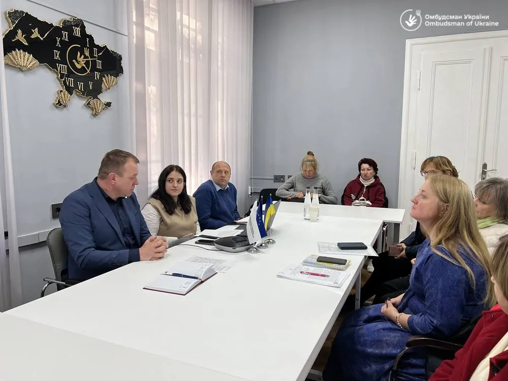 Омбудсман взяв під контроль права переселенців в Ужгороді: ВПО скаржаться на тиск щодо виселення