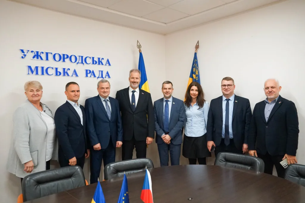 Поглиблення транскордонної співпраці: В Ужгороді відбулася зустріч із чеськими дипломатами та представниками бізнесу Поглиблення транскордонної співпраці: В Ужгороді відбулася зустріч із чеськими дипломатами та представниками бізнесу