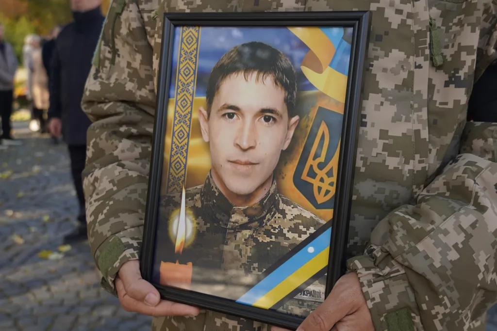 Ужгород попрощався з Героєм: На Пагорбі Слави поховали старшого солдата Павла Саєнка, який загинув за Україну