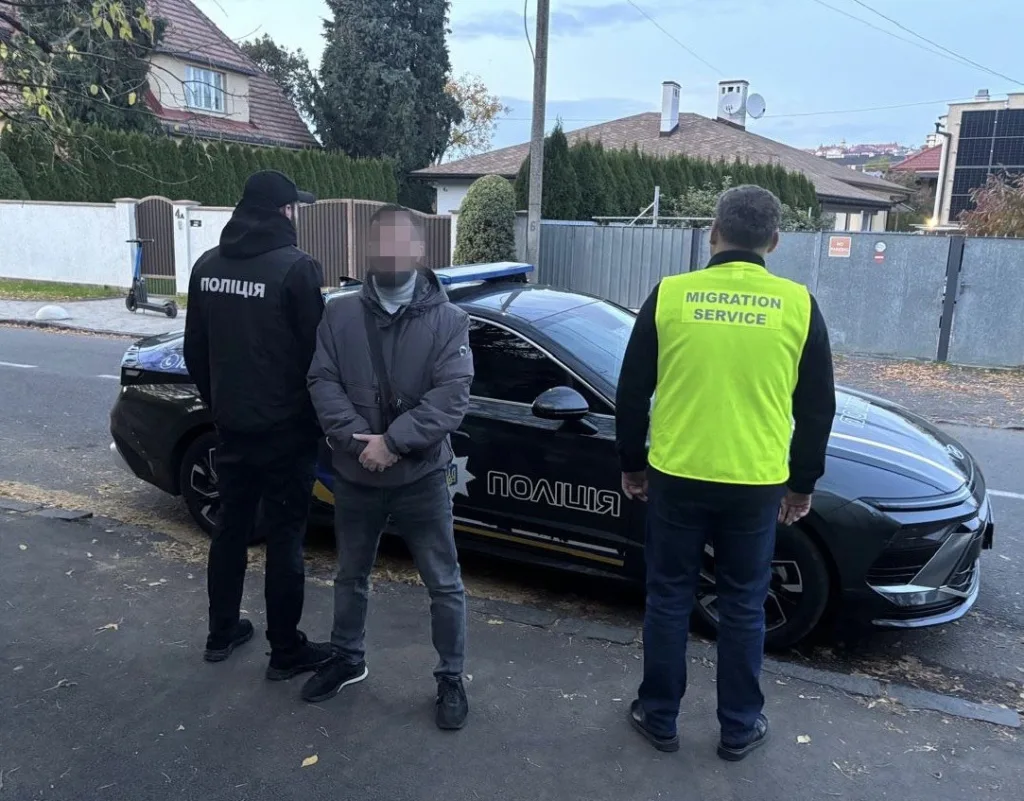 В Ужгороді виявили громаВ Ужгороді виявлено та затримано громадянина Йорданії, який порушив міграційне законодавстводянина Йорданії, який уникав виконання рішення про примусове повернення В Ужгороді виявили громаВ Ужгороді виявлено та затримано громадянина Йорданії, який порушив міграційне законодавстводянина Йорданії, який уникав виконання рішення про примусове повернення