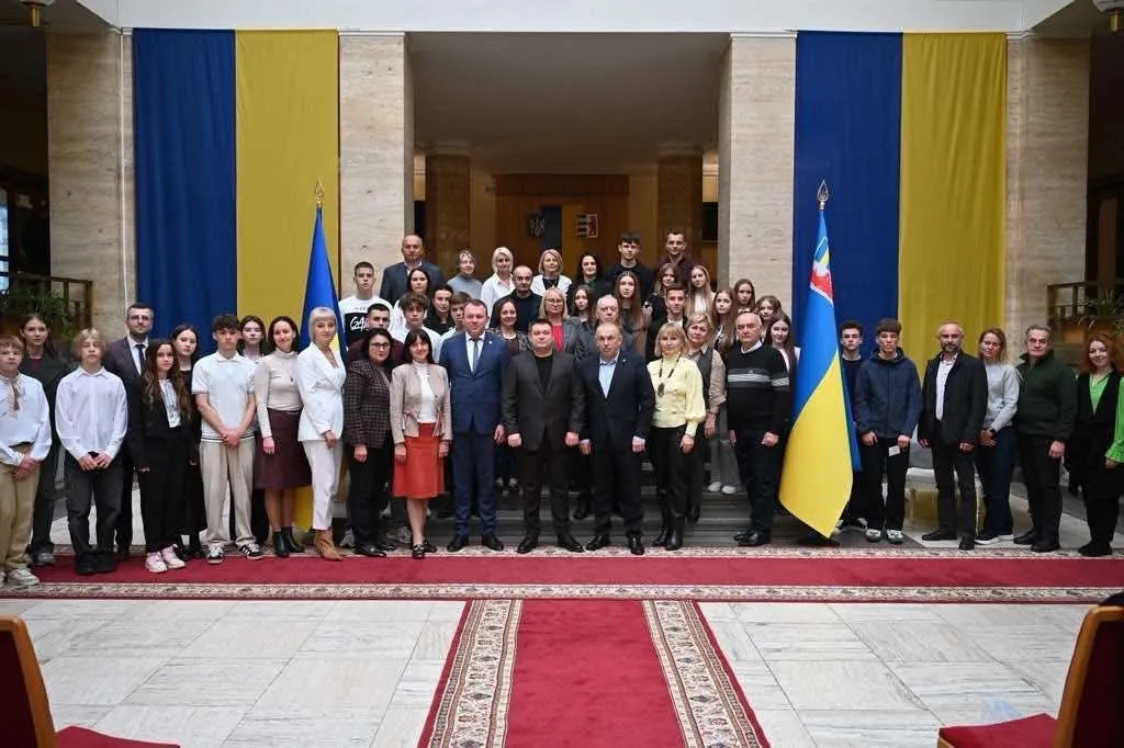 Ужгородські ліцеї запроваджують інститут Шкільного омбудсмана: Пілотний проєкт для створення безпечного освітнього простору