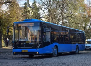 🚌 В Ужгороді продовжено рух автобусів до цвинтаря «Барвінок» до 1 листопада