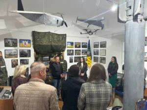 «За Україну, за її волю»: Експозиція в Ужгороді поповнилася унікальними артефактами війни