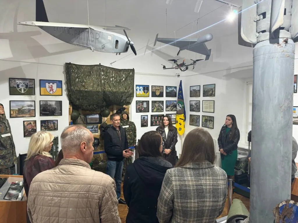 «За Україну, за її волю»: Експозиція в Ужгороді поповнилася унікальними артефактами війни «За Україну, за її волю»: Експозиція в Ужгороді поповнилася унікальними артефактами війни