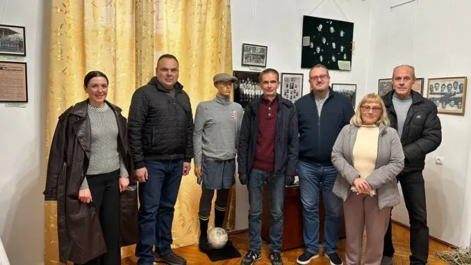 У краєзнавчому музеї завершилася виставка до 100-річчя легендарної футбольної команди СК «Русь» У краєзнавчому музеї завершилася виставка до 100-річчя легендарної футбольної команди СК «Русь»