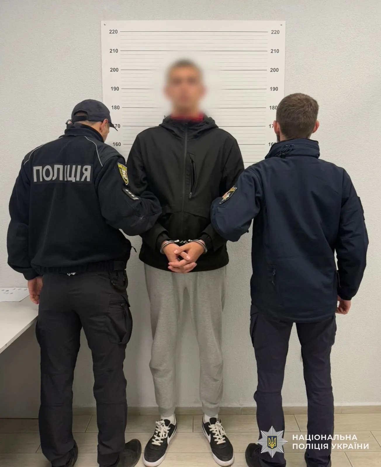 Сенсаційне затримання в Ужгороді: Студента підозрюють у підпалі Tesla на замовлення