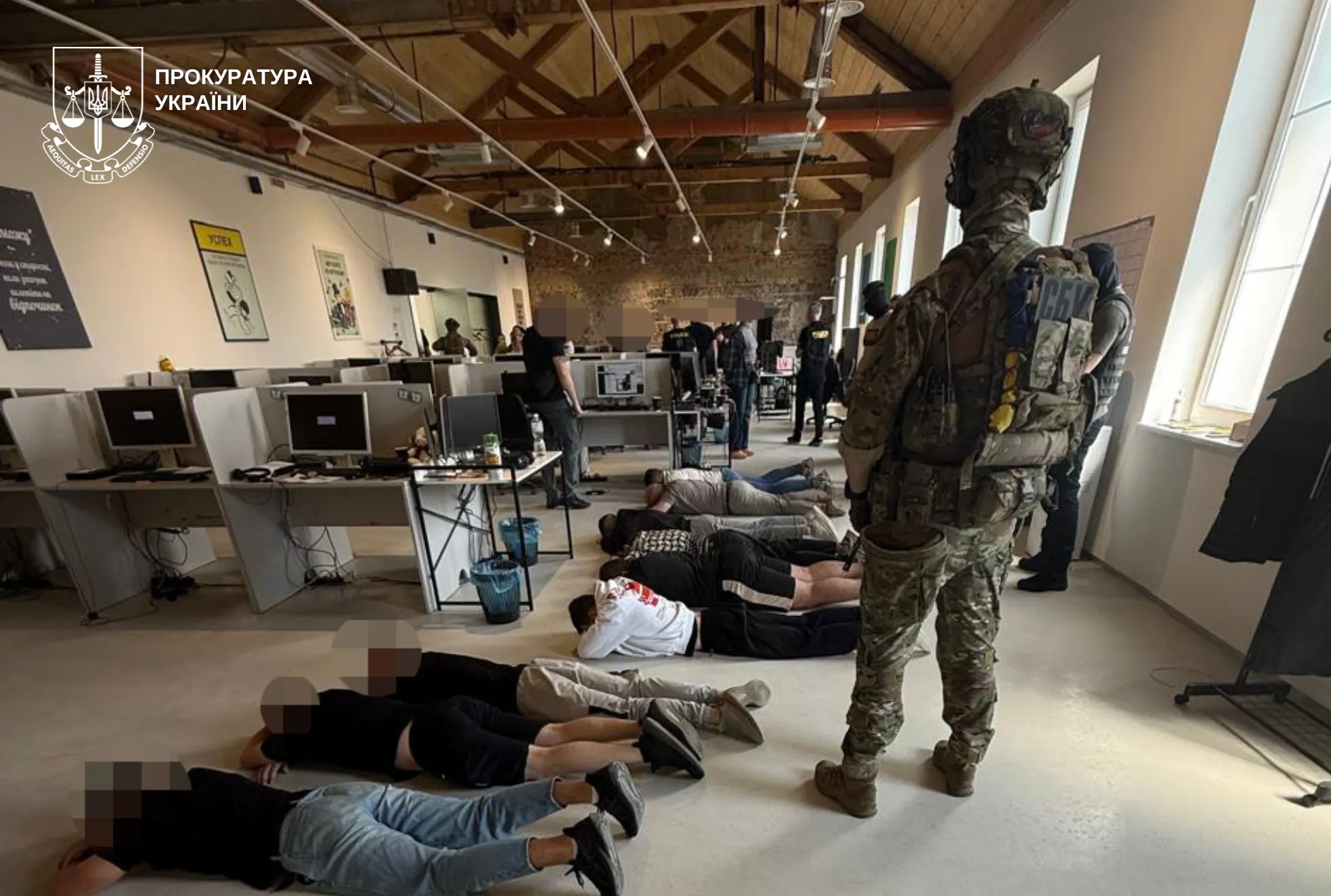 В Ужгороді викрили міжнародний шахрайський «кол-центр»: Шістьох фігурантів судитимуть за схему проти громадян Чехії