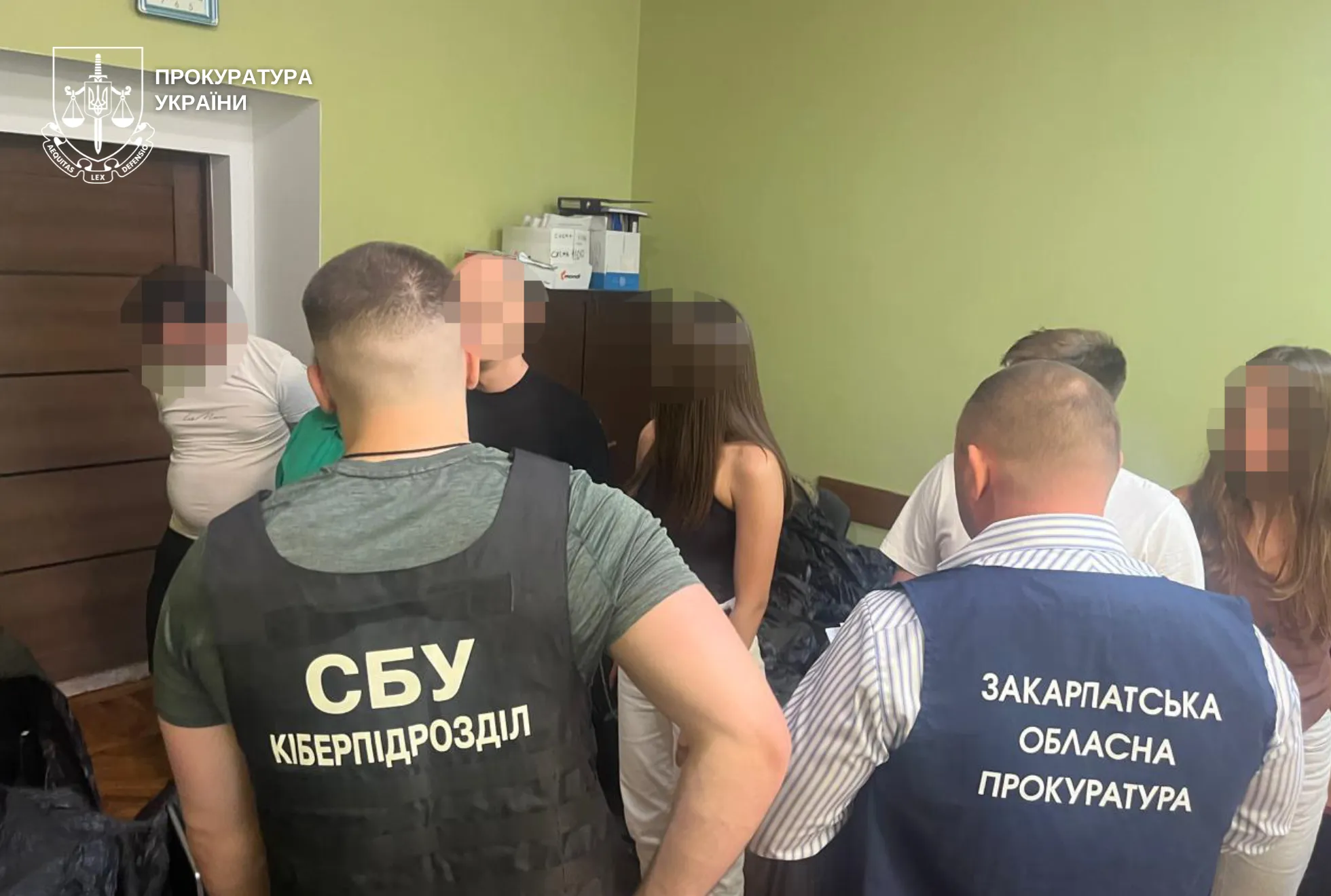 В Ужгороді викрили міжнародний шахрайський «кол-центр»: Шістьох фігурантів судитимуть за схему проти громадян Чехії