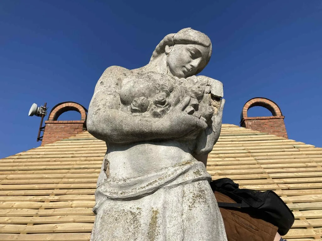 🏛️ Збережена спадщина: В Ужгороді завершено реставрацію знаменитої «Дами на будинку Бескида»