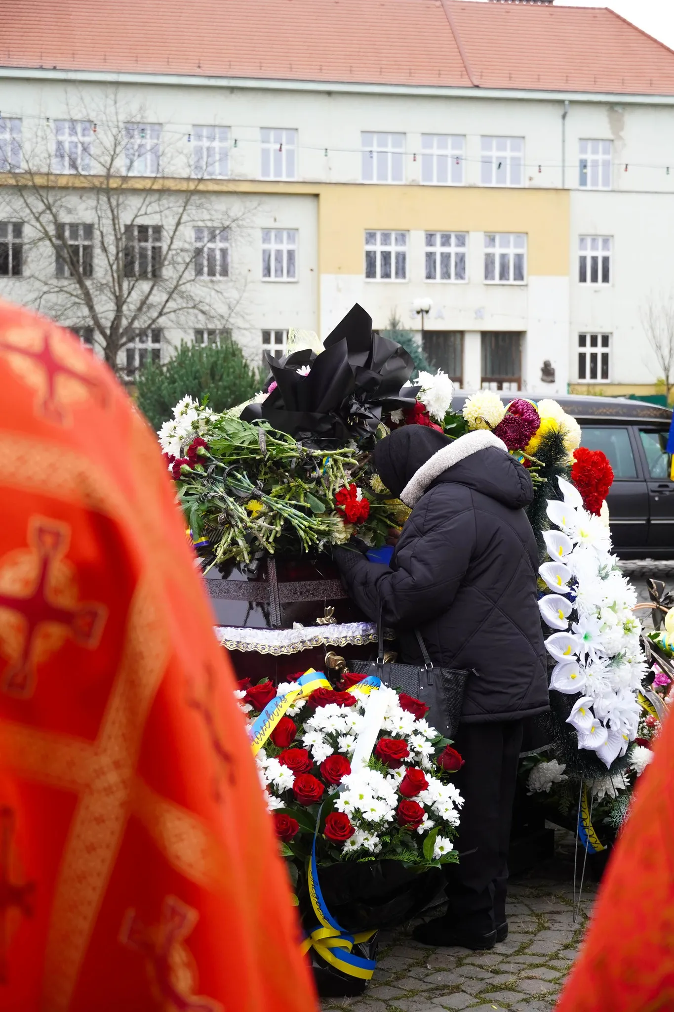 🕯️ Ужгород попрощався з Героєм: На Пагорбі Слави поховали 49-річного захисника Бориса Барча