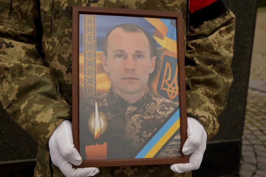 🕯️ Ужгород провів в останню путь Героя Олександра Поповича, який загинув на Харківщині