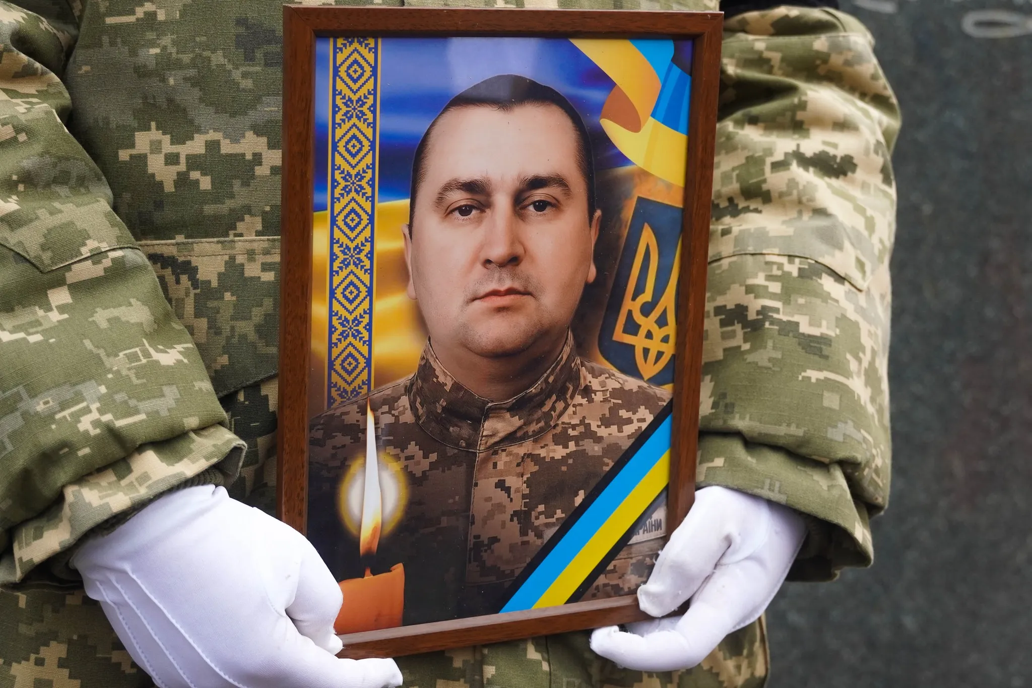 🕯️ Ужгород попрощався з Героєм: На Пагорбі Слави поховали 49-річного захисника Бориса Барча