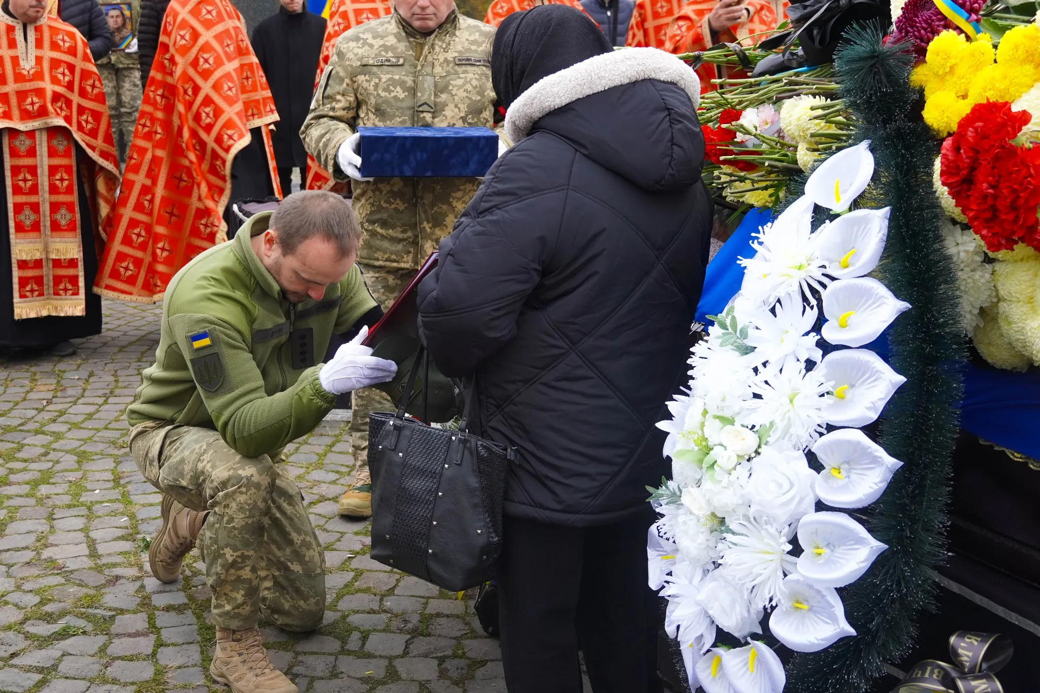 🕯️ Ужгород попрощався з Героєм: На Пагорбі Слави поховали 49-річного захисника Бориса Барча