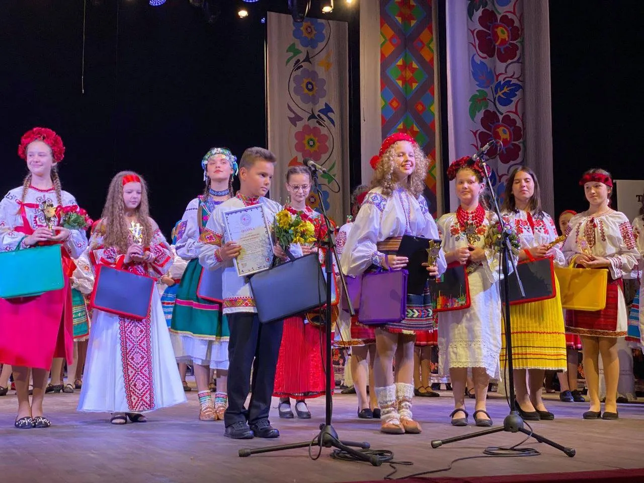 🌟 Восьма Презентація Арт-Проєкту «Зіркове Майбутнє Срібної Землі»: Єднання Талантів та Традицій Закарпаття