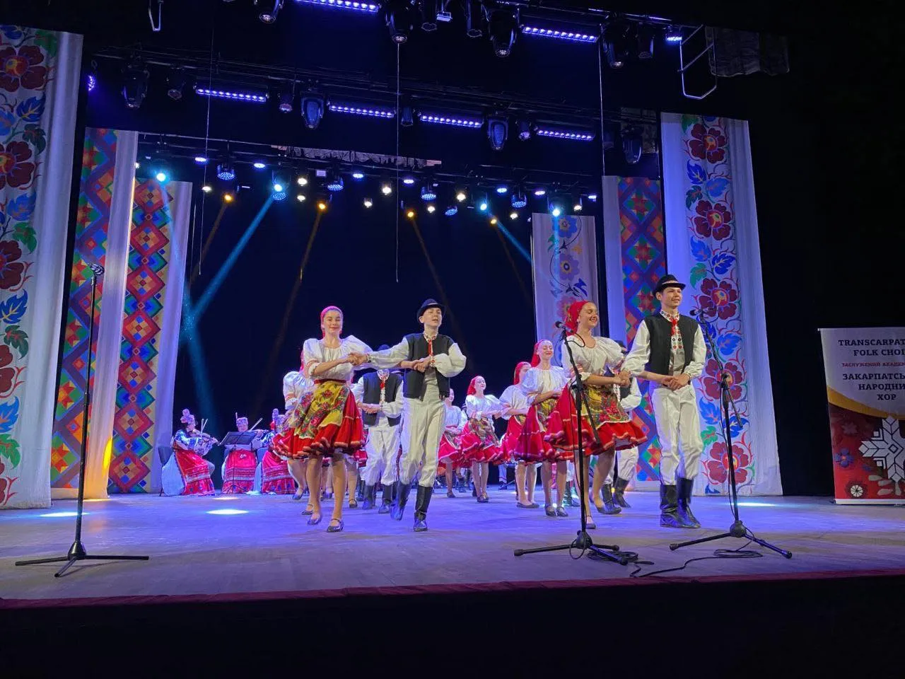 🌟 Восьма Презентація Арт-Проєкту «Зіркове Майбутнє Срібної Землі»: Єднання Талантів та Традицій Закарпаття