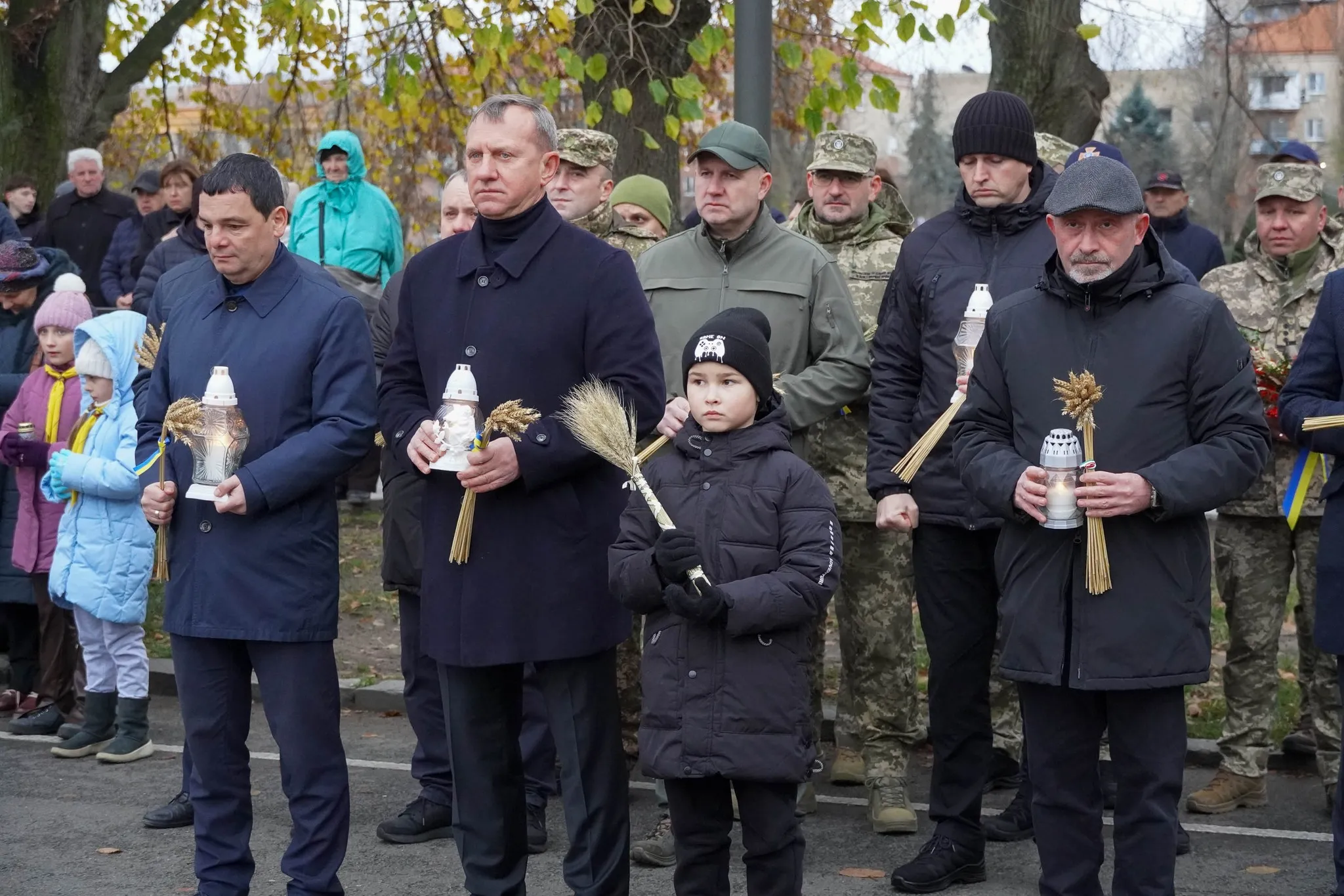 🕯️ Запали свічку пам’яті: Ужгород разом з усією Україною вшанував жертв Голодоморів