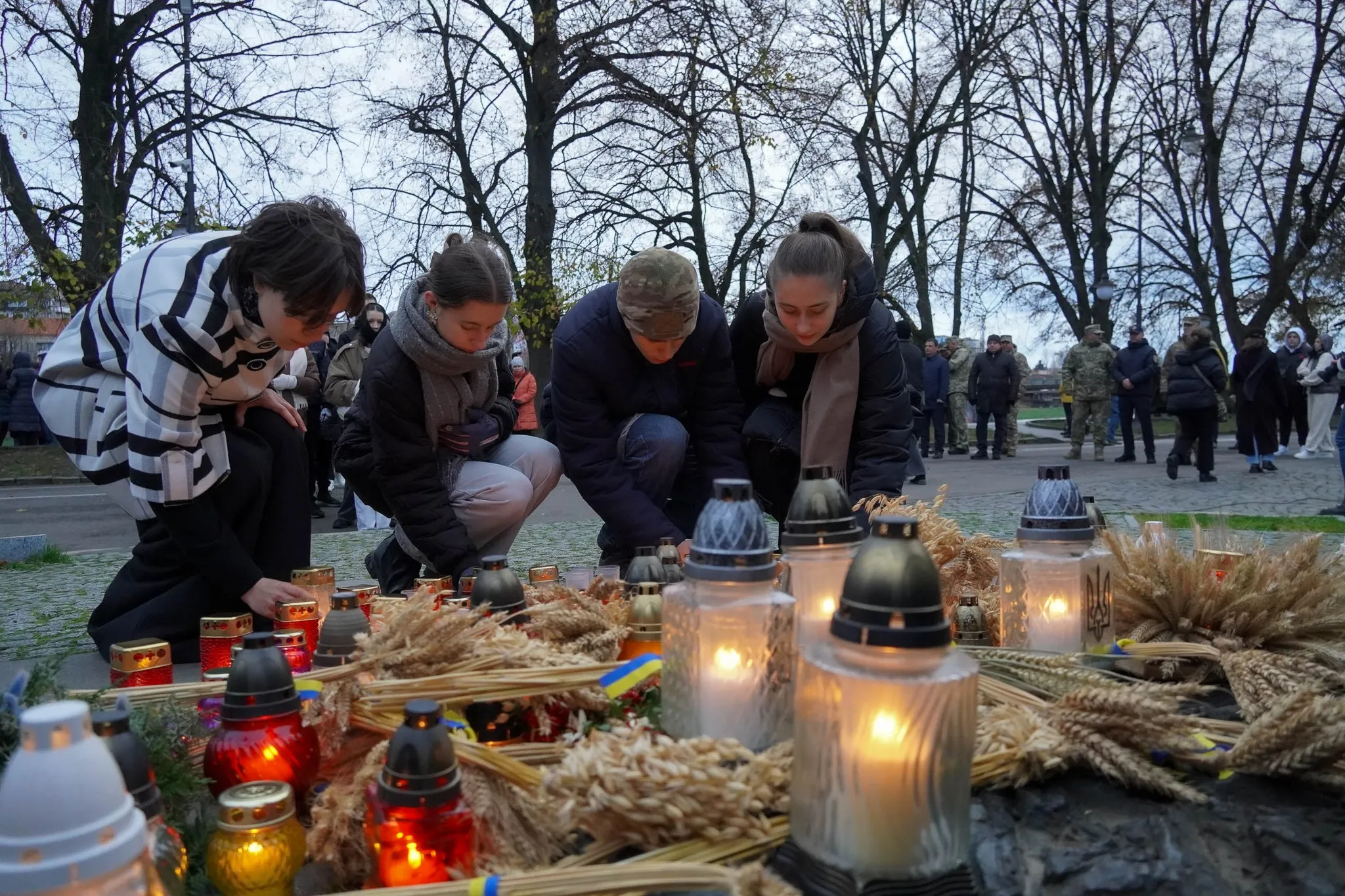 🕯️ Запали свічку пам’яті: Ужгород разом з усією Україною вшанував жертв Голодоморів