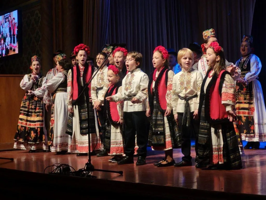 ✨ Понад 300 юних талантів на одній сцені: Закарпатський народний хор провів «Зіркове майбутнє Срібної Землі»