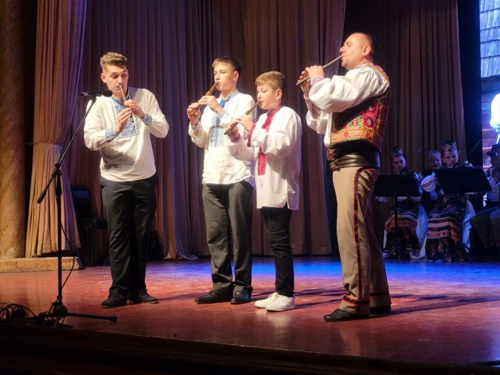 ✨ Понад 300 юних талантів на одній сцені: Закарпатський народний хор провів «Зіркове майбутнє Срібної Землі»
