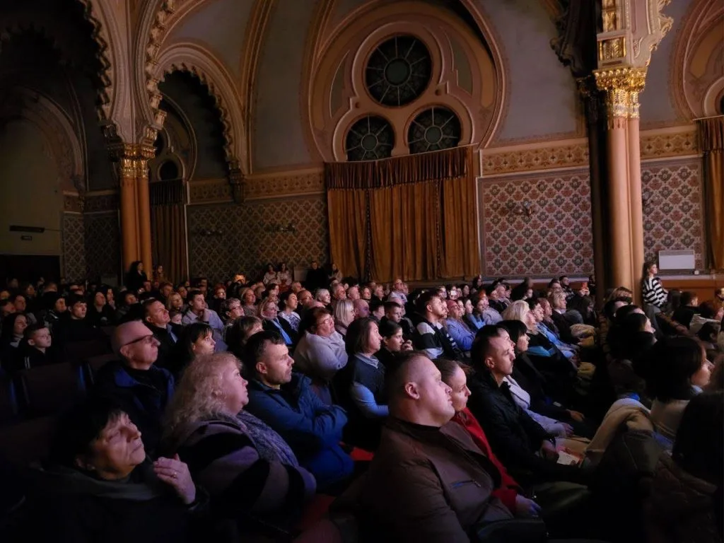 ✨ Понад 300 юних талантів на одній сцені: Закарпатський народний хор провів «Зіркове майбутнє Срібної Землі»