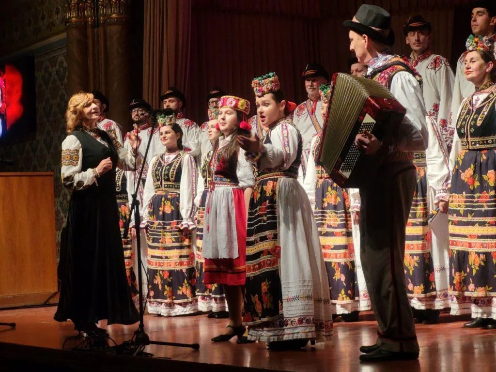 ✨ Понад 300 юних талантів на одній сцені: Закарпатський народний хор провів «Зіркове майбутнє Срібної Землі»