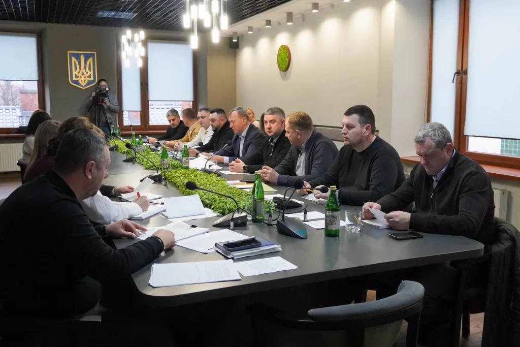 ❌ Виконавчий комітет Ужгорода заборонив вихід на лід та змінив назви двох зупинок