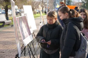 🧡 «Ти важлива для мене»: В Ужгороді відбулася масштабна кампанія проти насильства