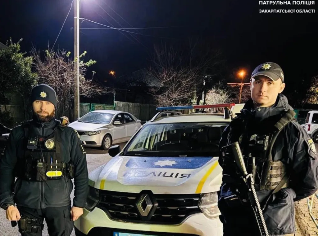 Патрульні Ужгорода подбали про безпеку чоловіка з провалами в пам’яті 🚨 Патрульні Ужгорода подбали про безпеку чоловіка з провалами в пам’яті 🚨
