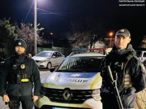 Патрульні Ужгорода подбали про безпеку чоловіка з провалами в пам’яті 🚨
