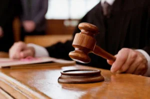 Судовий вирок в Ужгороді: Майстра навчального центру оштрафували на 34 тисячі гривень за вплив на службових осіб МВС