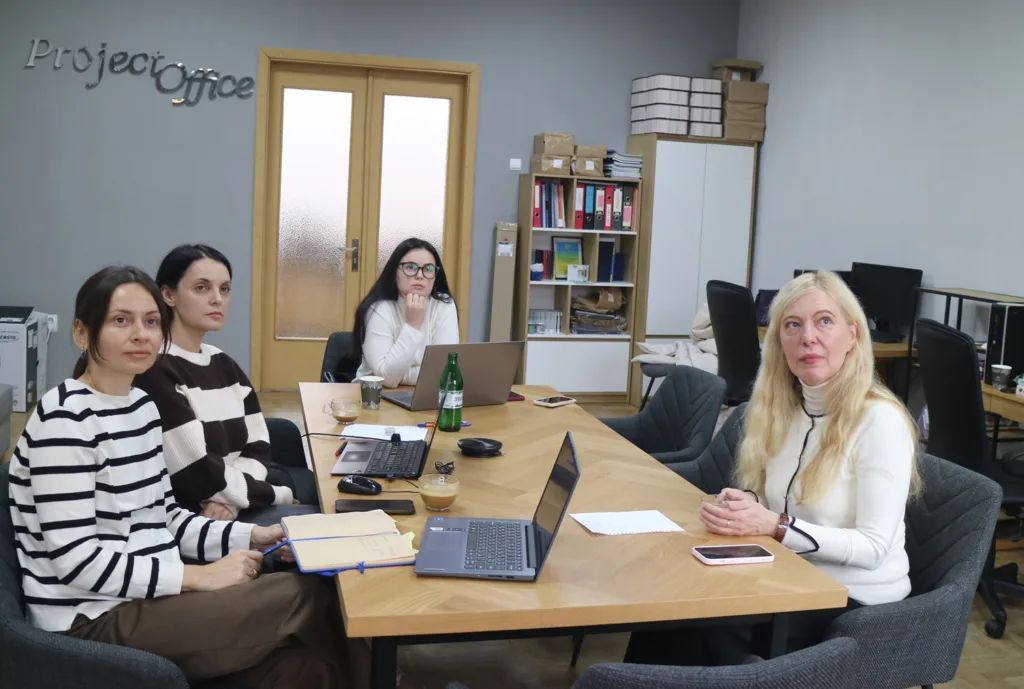🌍 Ужгородський університет та країни Вишеградської четвірки об’єднують зусилля для інтеграції прикордонних регіонів України в Євросоюз 🌍 Ужгородський університет та країни Вишеградської четвірки об’єднують зусилля для інтеграції прикордонних регіонів України в Євросоюз