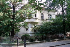 🏛️ Ужгородська міська рада завершує підготовку документації для надання охоронного статусу будівлі Обласної стоматологічної поліклініки