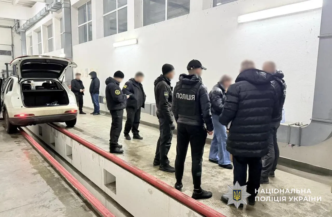 Поліція Закарпаття перекрила потужний міжнародний канал постачання метамфетаміну: вилучено наркотиків на 9 мільйонів гривень