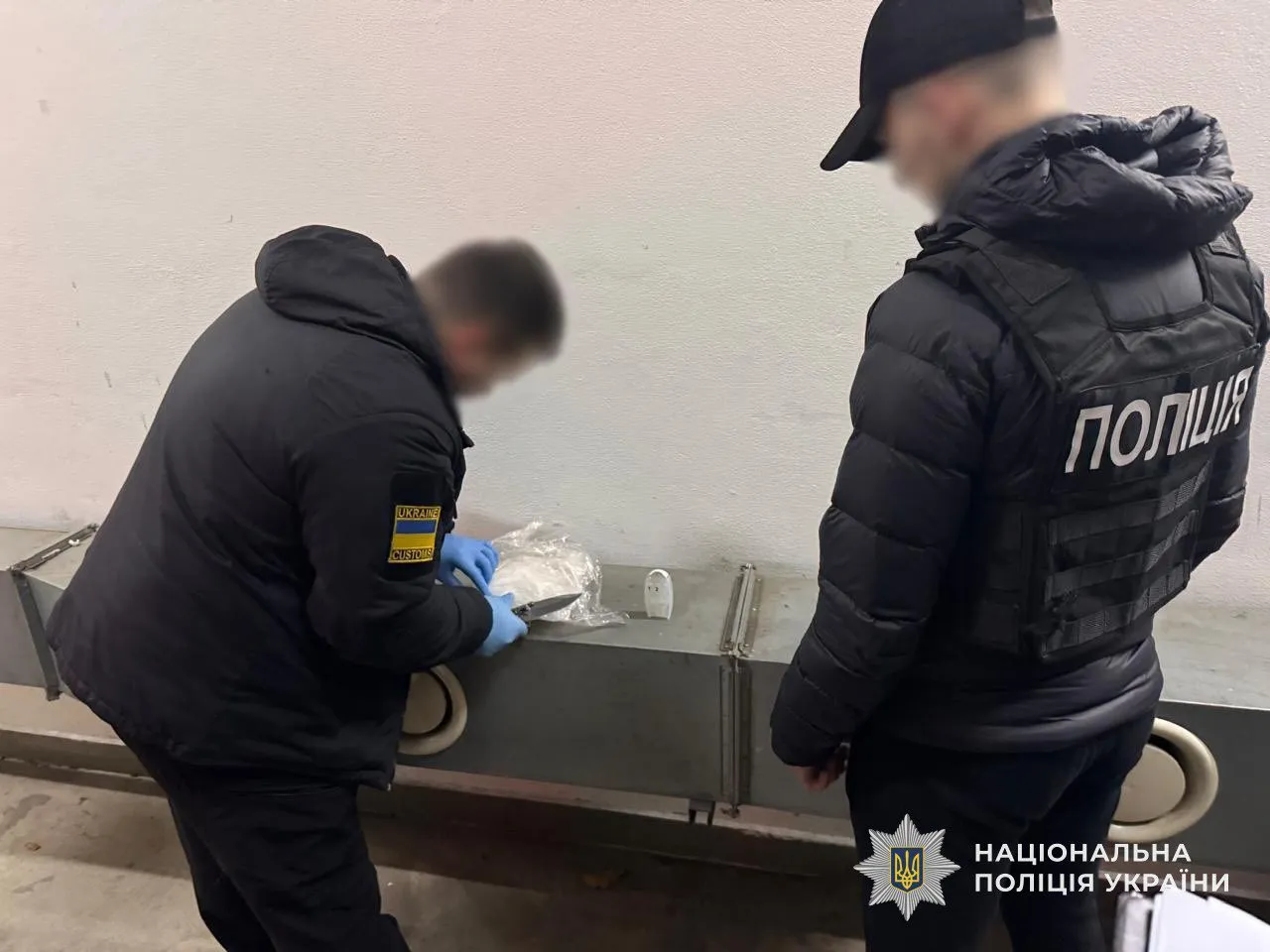Поліція Закарпаття перекрила потужний міжнародний канал постачання метамфетаміну: вилучено наркотиків на 9 мільйонів гривень
