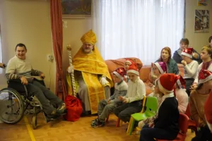 ✨ Святий Миколай завітав до Центру «Дорога життя» в Ужгороді, даруючи радість і подарунки