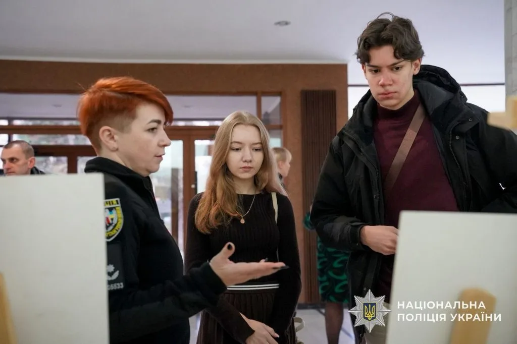 📸 «Річ у тім 2.0»: В УжНУ відкрили фотовиставку протидії насильству в рамках кампанії «16 днів»