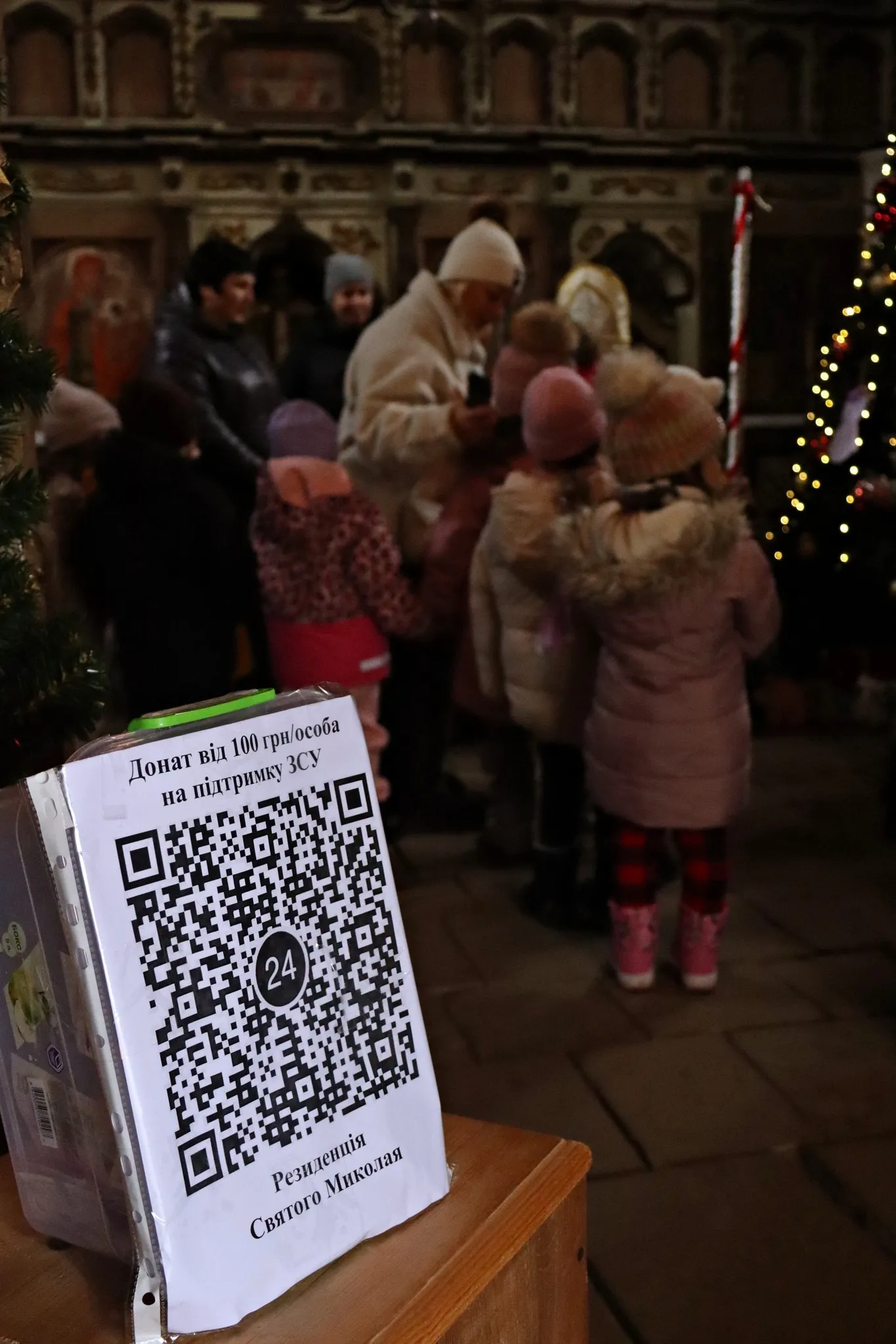 ☃️ Ужгородський скансен перетворився на зимову казку: Резиденція Святого Миколая збирає кошти для ЗСУ