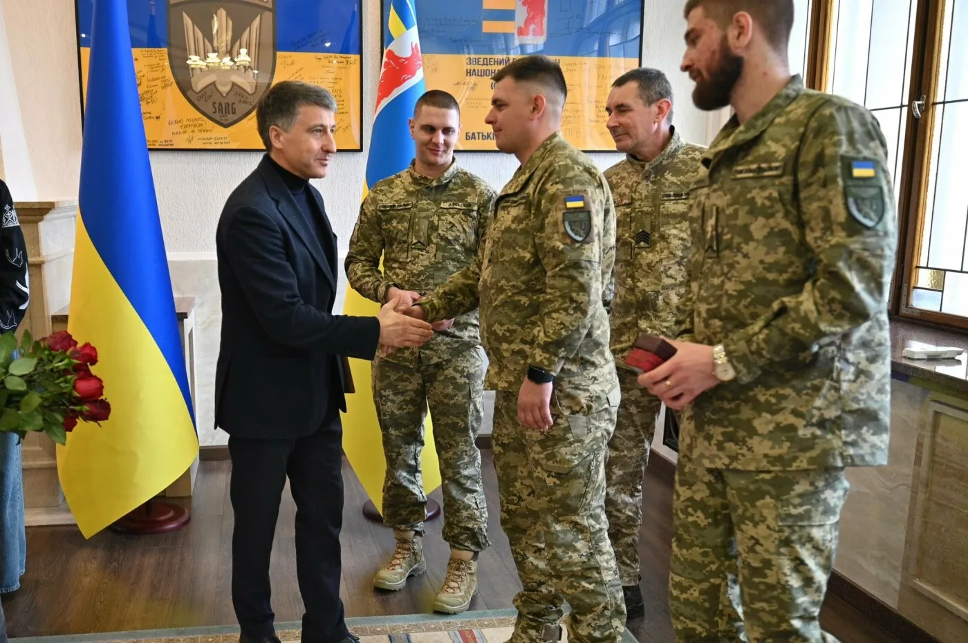 🎖️ До Дня ЗСУ: В Ужгороді вручили державні нагороди військовим, ветеранам та волонтерам