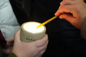 🔥 Вифлеємський Вогонь Миру прибув до Ужгорода: Символ Надії та Незламності у Час Війни