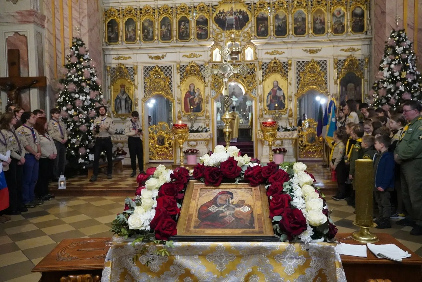 Вифлеємський вогонь миру запалили в Катедральному соборі Ужгорода