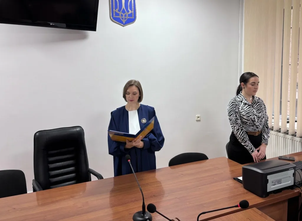 ⚖️ Вирок матері: Суд в Ужгороді звільнив від реального покарання жінку, винну у смерті доньки ⚖️ Вирок матері: Суд в Ужгороді звільнив від реального покарання жінку, винну у смерті доньки