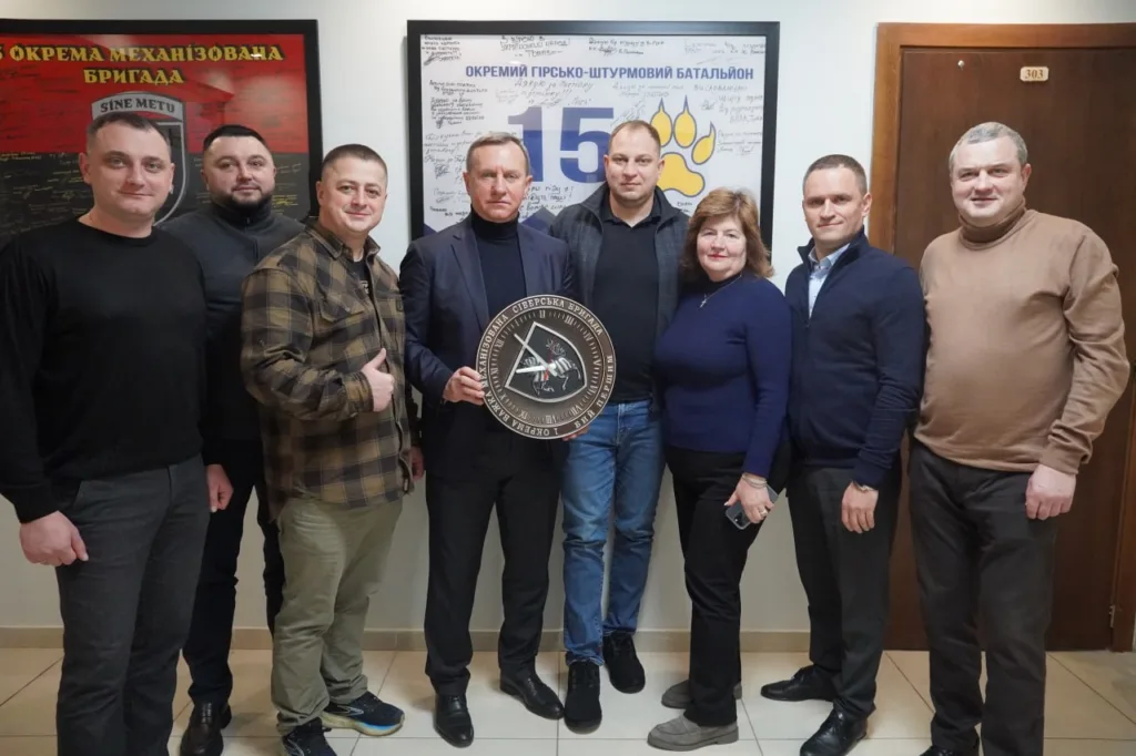🤝 Ужгородська міська рада зустрілася з представником Першої Сіверської бригади: Обговорено підтримку оборонців 🤝 Ужгородська міська рада зустрілася з представником Першої Сіверської бригади: Обговорено підтримку оборонців