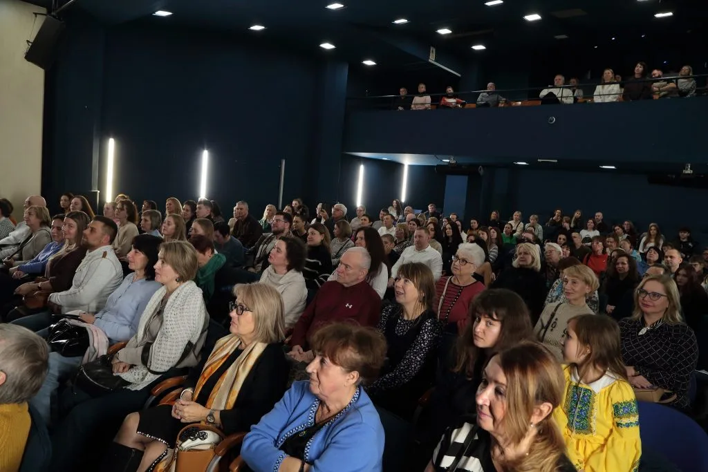🎭 Тріумф у Будапешті: Закарпатський театр зірвав стоячі овації з виставою «Гра в правду»