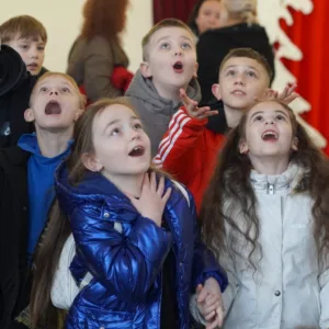 Магічна подорож до світу солодощів: як ужгородські дітлахи відвідали виставу Чарлі і шоколадна фабрика