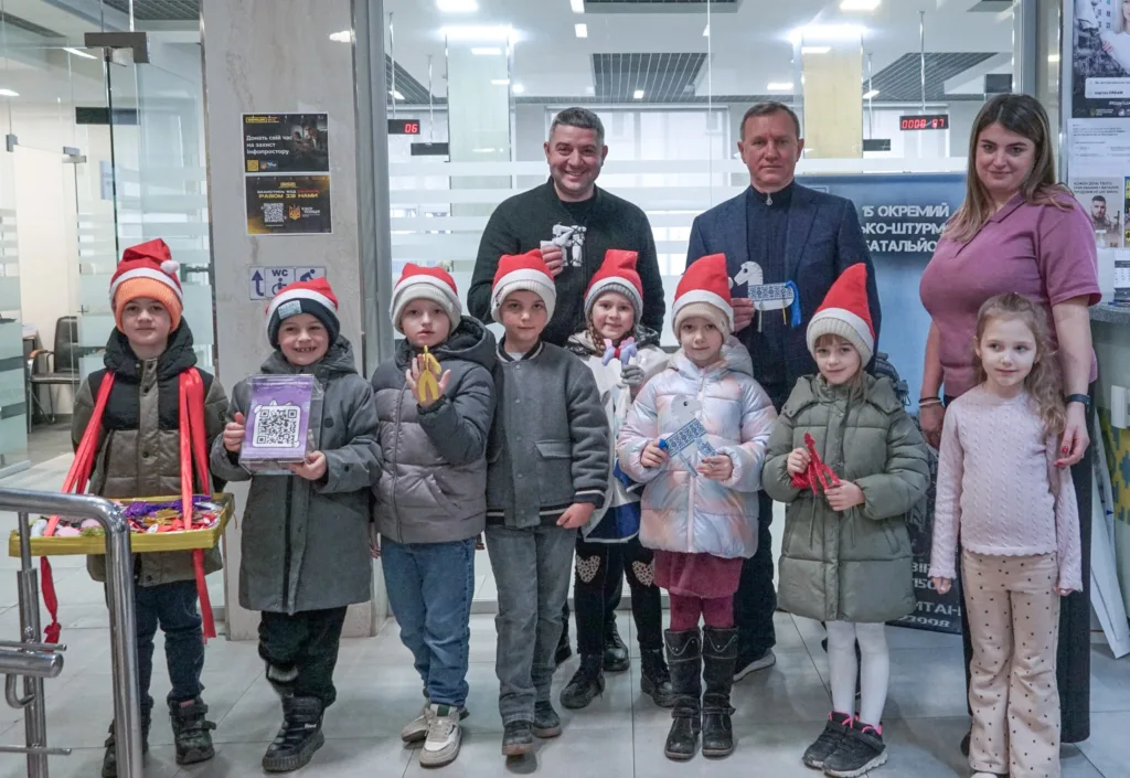 Дитячий спів та різдвяна магія: учні ужгородського ліцею привітали міську раду колядками