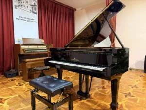 Новий концертний рояль C. Bechstein для Ужгородської музичної школи №1: вишуканий подарунок до 80-річного ювілею закладу