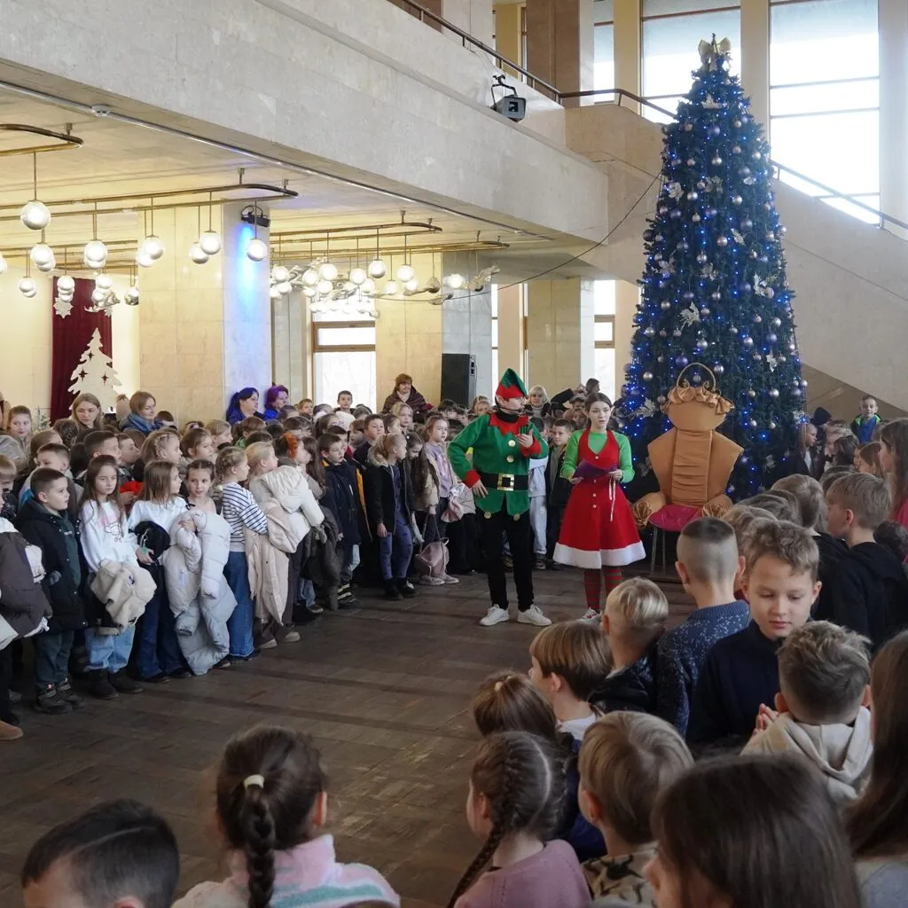 Магічна подорож до світу солодощів: як ужгородські дітлахи відвідали виставу Чарлі і шоколадна фабрика