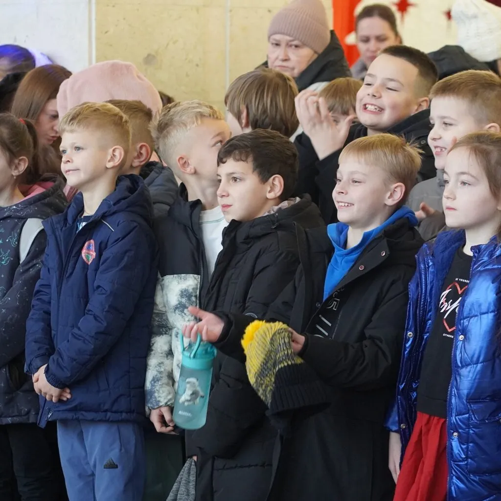 Магічна подорож до світу солодощів: як ужгородські дітлахи відвідали виставу Чарлі і шоколадна фабрика
