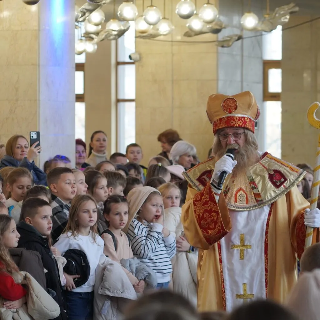 Магічна подорож до світу солодощів: як ужгородські дітлахи відвідали виставу Чарлі і шоколадна фабрика