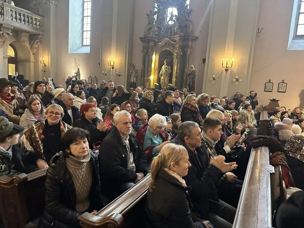 Культурна дипломатія та різдвяна магія: як Закарпатський народний хор підкорив Будапешт